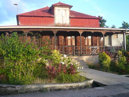 Maison rouge à 3 Rivières